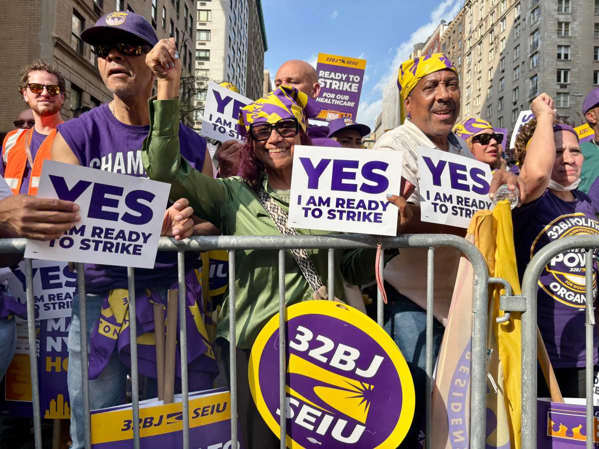 NYC Building Workers Vote to Strike Over Wages and Healthcare