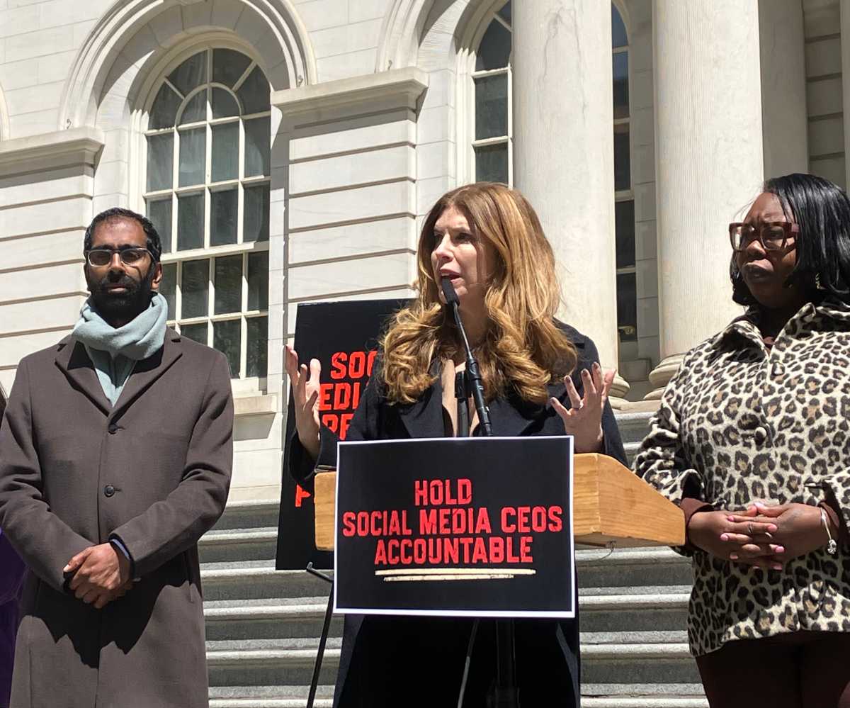 NYC Council Bills Would Limit Kids' Social Media to 1 Hour